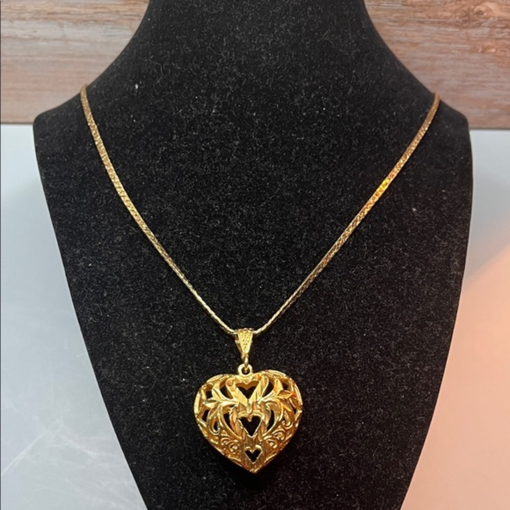 Elegant Gold Heart Pendant Necklace